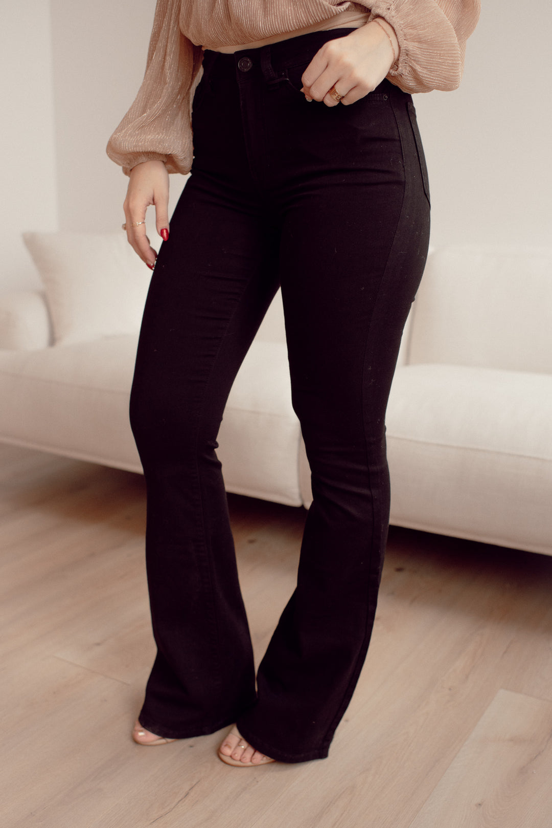 Walking in Berlin High Rise Flare Jeans in Black