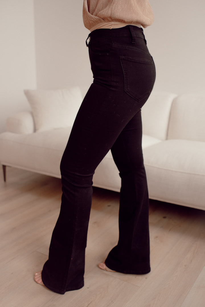 Walking in Berlin High Rise Flare Jeans in Black